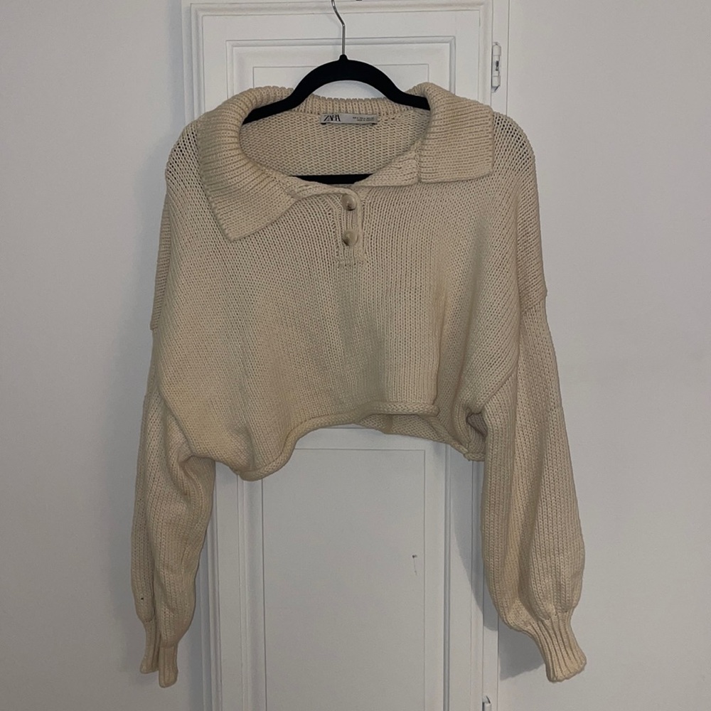 Knitted cropped sweater